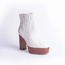 Cecelia New York Carcie